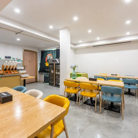 Yayi Collection Hotel (Nanchang West Subway Station)