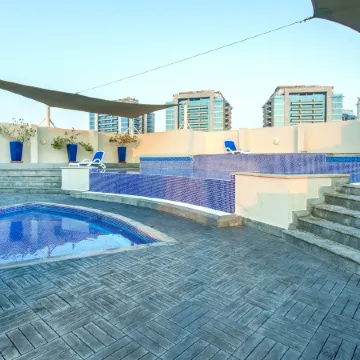 bnbme | Luxury Al Barsha Apt near Miracle Garden Отели рядом с достопримечательностью «Арабиан Ранчес»