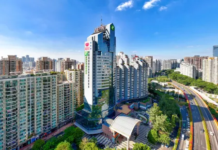 Holiday Inn Donghua Shenzhen Отели рядом с достопримечательностью «Shekou Container Wharf»