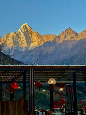 Siguniang Mountain and other winds come to the snow mountain B&B Hotels near Mount Siguniang