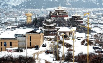 Shangri-La Qiongyao Yaju Intelligent Oxygen Supply Homestay (Dukezong Ancient City Dafosi Prayer Wheel)