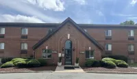 HomeTowne Studios & Suites Greensboro