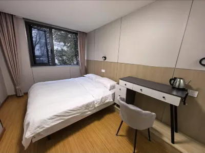 Longrui Hotel Hotels near Jinan School Monument