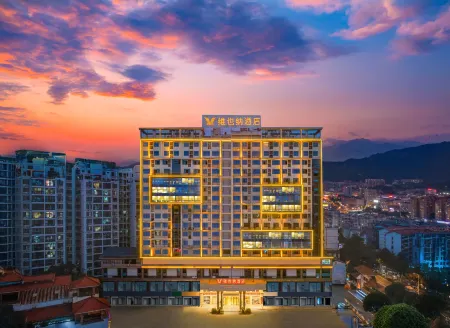 Vienna Hotel (Baise Uprising Memorial Hall of Baise Municipal Government) Отели рядом с достопримечательностью «Baise University Chengbi Campus»