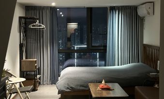 Dacheng Xiaoyuan Homestay (High Speed Rail East Station Zhengdong Commercial Center Branch)