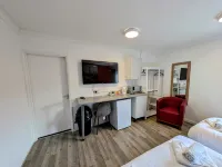 OYO Aparthotel Hathern Hotels near Design School
