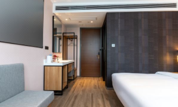 Royal Court Hotel (Shanghai Houtan Subway Station Branch)