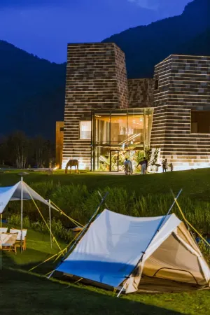 Rehe Valley LAN Hot Springs Courtyard Отели в г. Лунхуа