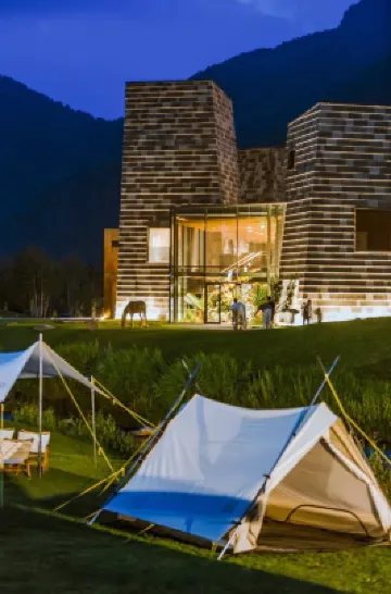 Rehe Valley LAN Hot Springs Courtyard