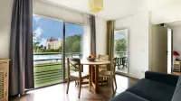 Le Domaine du Château - Vacancéole Hôtels à : Lagord