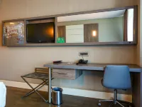 Ramada Encore by Wyndham Istanbul Bayrampasa Hotels near Isfanbul