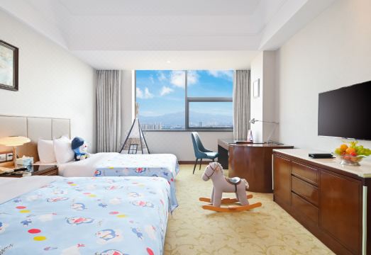 글로리아 플라자 호텔 칭다오의 로비 또는 외관 사진