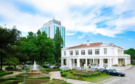 Shuangmenlou Hotel Отели рядом с достопримечательностью «Wumadu Cruise Terminal»