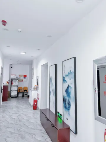 Huirun Hotel (Yanji High-speed Railway West Station Museum) Отели рядом с Аэропорт Яньцзи