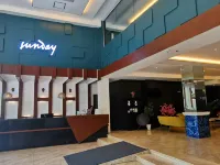 Sunday Hevea Hotel and Resort Hotel berhampiran Jalan Fields