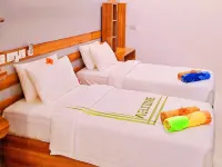 Rayva inn Hotels in Omadhoo
