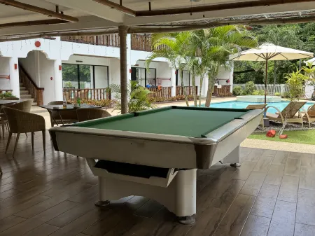 Alona Vida Beach Hill Resort Отели в г. Панглао