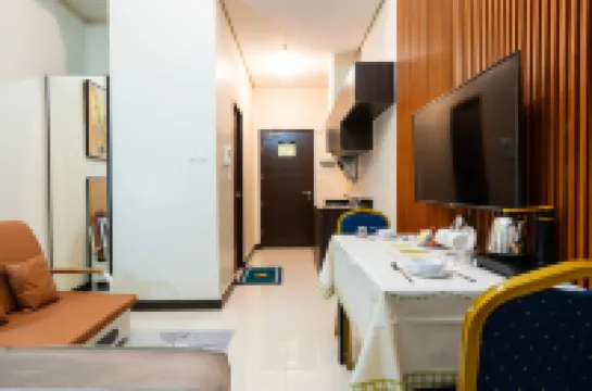 Home me Suites at Aurora Escalades Cubao โรงแรมใน