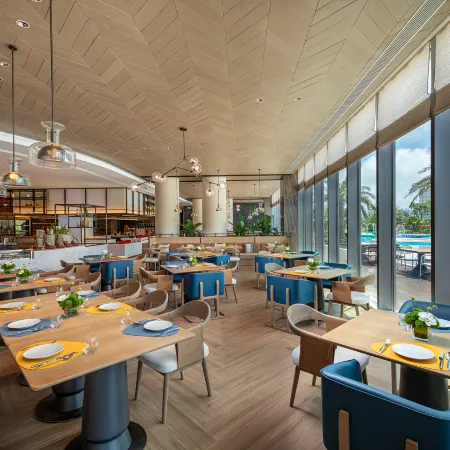 HUALUXE Hotels and Resorts BEIHAI SILVER BEACH RESORT