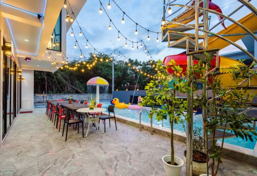 Love U Pool Villa의 바비큐 및 휴식 테라스