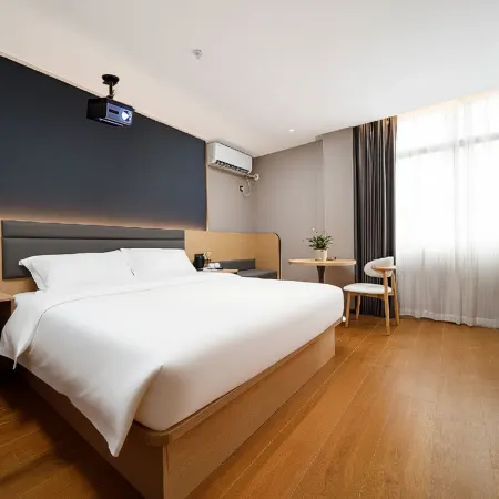 Yunduo Bao Hotel (Yugan Desheng Street Store)