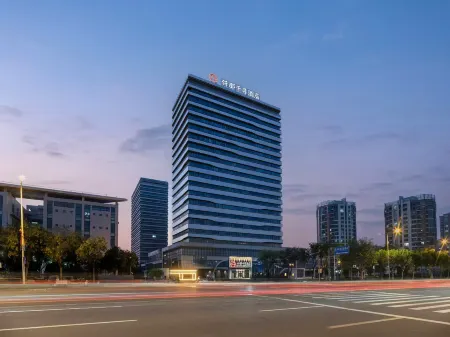 Qianna Qianxun Hotel (Xinfei Avenue Branch) Отели в г. Синьсян