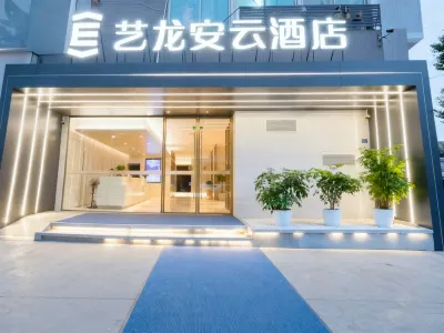 Yilong Anyun Hotel (Chengdu East Railway Station Jingju Temple Station Branch) Hotels in Wanda Plaza of jinhua/Sichuan Normal University