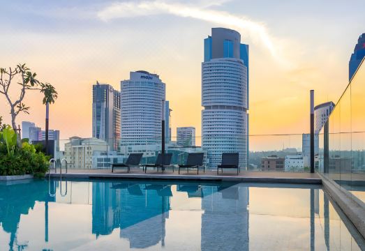 깔끔한 주방 및 식사 공간