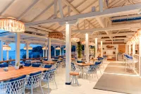 Lustica Bay Vacation Homes - bar