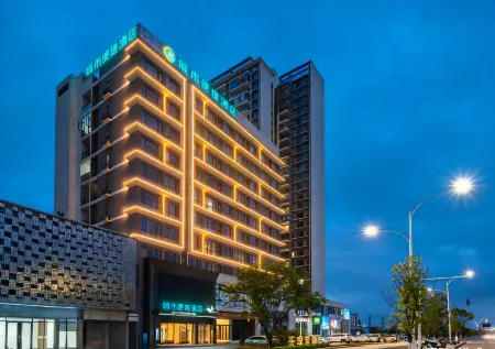 City Comfort Inn Hotel (Maoming High-Speed Rail Station Aiqinhai Shopping Park) Отели рядом с достопримечательностью «Анонимный открытый университет»