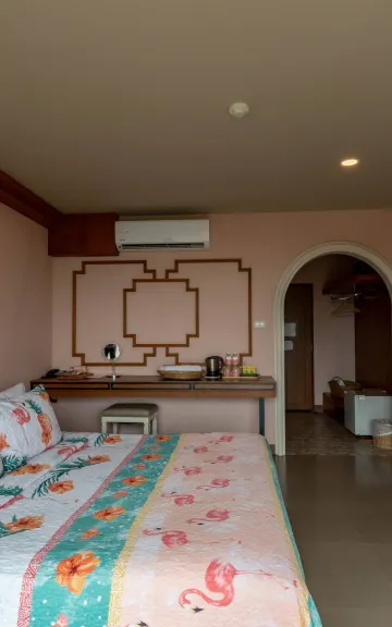 ห้องดีลักซ์วิวเมือง พร้อมพื้นที่ทำงานร่วมกัน 24 ชั่วโมง