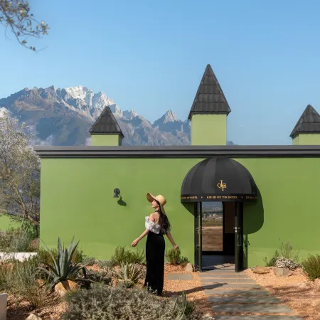 Linqi Guyin Lijiang | Golden Snow Mountain Sunshine · Sky Garden Homestay