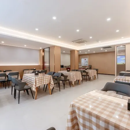 Harbin Amur Hotel (Central Street Sophia Church)