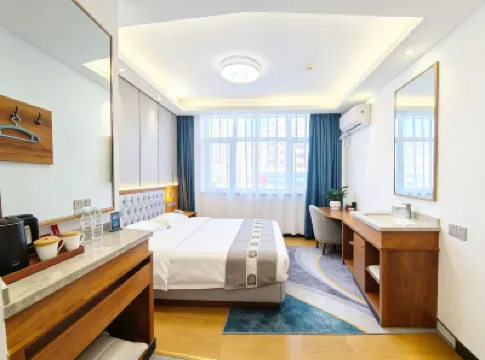 萬宏假日酒店（寧津德百廣場康寧湖公園店） 鄰近寧津鹽百購物中心的酒店