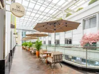 Manli Hotel Hotels near Poly Theatre