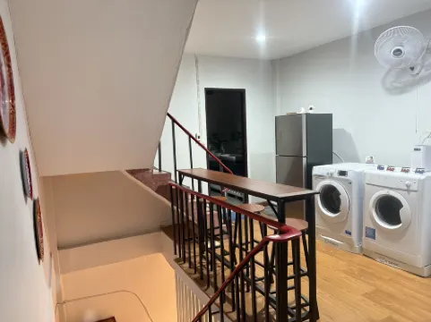 Terlyn Hostel & Cafe Отели рядом с достопримечательностью «Бангкокский международный торговый и выставочный комплекс»