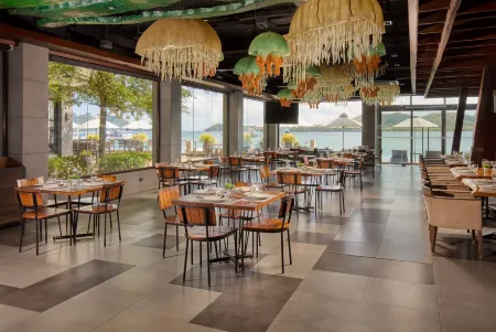 Two Seasons Coron Bayside Hotel