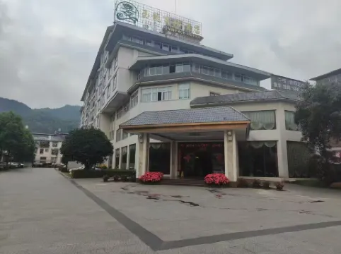 Yulong Business Hotel