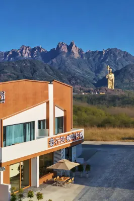 Floral Hotel·Cicada Retreat · Facing the Buddha （Sanctuary at the Heart of Jiuhua）