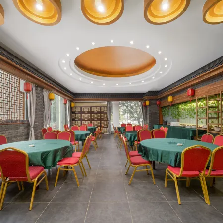 Qiyue Audio-Visual Hotel (Guilin Railway Station Two Rivers and Four Lakes)