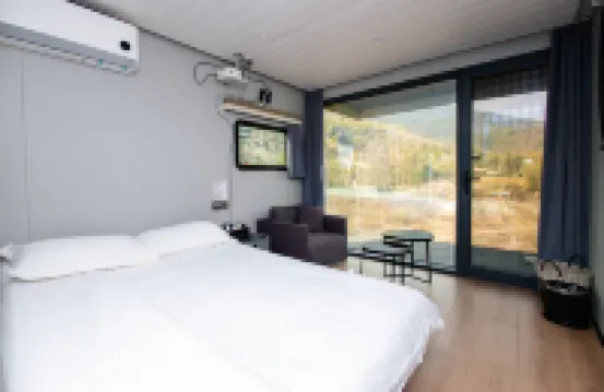 Shengzhou Xiangrui Xiyin Moon Lake RV Campground