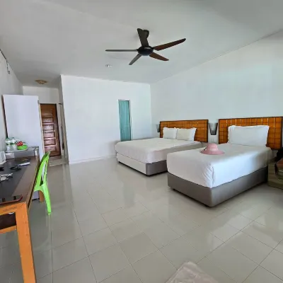 Nazrat Residence Hotel berhampiran Black Sand Beach