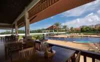 Family-Friendly 2BR Villa with Kitchen | Walk to Beach & Pool - Airport Shuttle