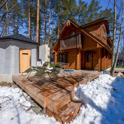 COCO VILLA HAKUBA 01 — Sleeps 9, ideal ski base, with 3D printer sauna & BBQ Hotels near Happo pond