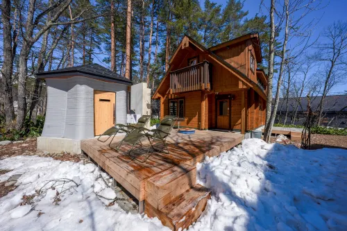 COCO VILLA HAKUBA 01 — Sleeps 9, ideal ski base, with 3D printer sauna & BBQ