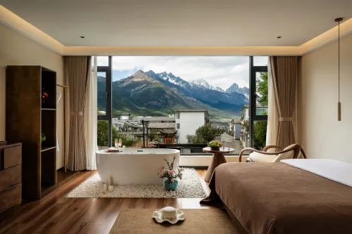 Accompanied by hidden snow and mountain views, a beautiful overnight stay