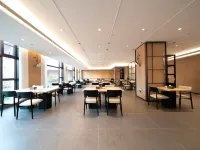 Jianguo · Platinum Hotel (Qinzhou City’s Iconic Restaurant and Food Plaza) Hotels in Qinzhou