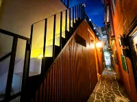 Golmok Stay – Hanok-style accommodation with hanbok experience, 5 minutes in nampo-dong,night market Hotel in zona Parco della Democrazia