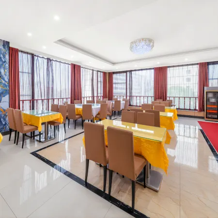 Zhangye Shengjing Hongtu Hotel (Zhangye West Railway Station Dafo Temple)