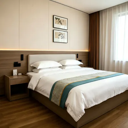 Chengde Fenghuang Hotel (Yingshouyingzi Station)